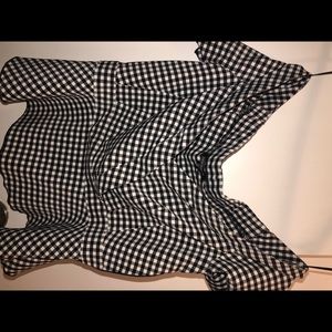 Dynamite blouse, of the shoulder, black and white